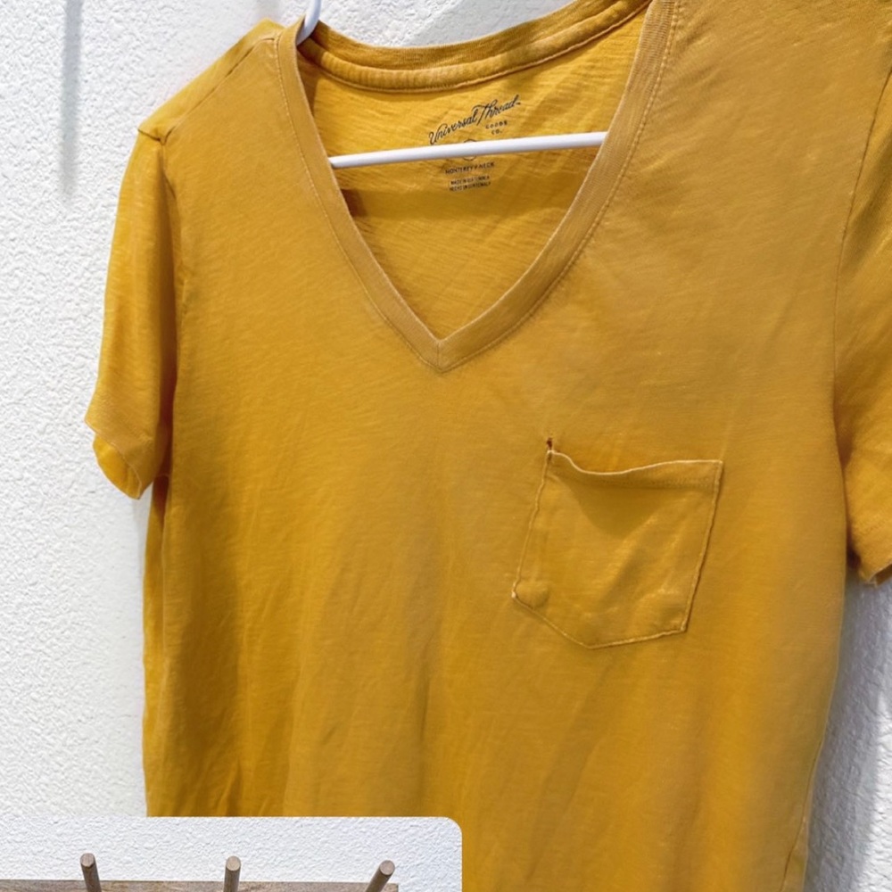 Universal Thread Basic Tee